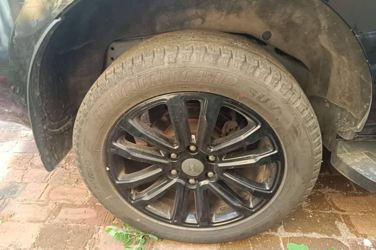 Used Ford Everest 2020 Sport Edition 2.3T Gasoline Automatic 4x4 Flagship Model with 7 Seats Right Rear Wheel Hub