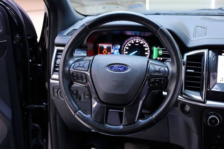 Used Ford Everest 2020 2.3T Gasoline Automatic 4x4 Flagship Edition 7 Seats Steering Wheel