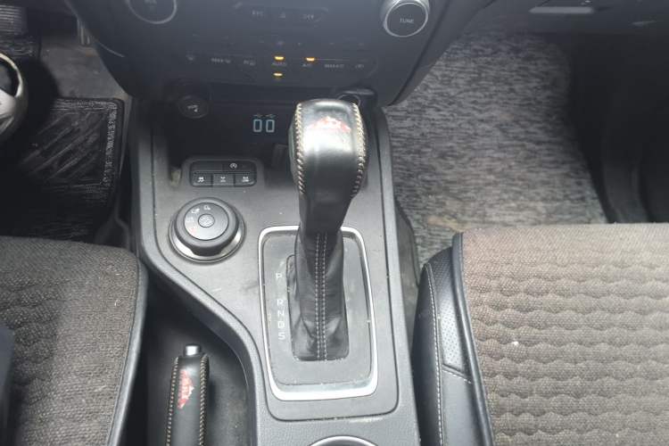 Used Ford Everest 2020 2.3T Gasoline Automatic 4WD Luxury Edition 5 Seats Gear Lever