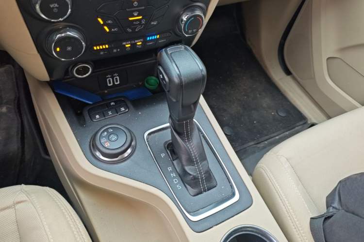 Used Ford Everest 2020 2.3T Gasoline Automatic 4x4 Elite Edition 5 Seats Gear Lever