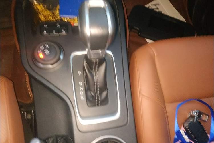 Used Ford Everest 2020 2.3T Gasoline Automatic 4WD Luxury Edition 5 Seats Gear Lever