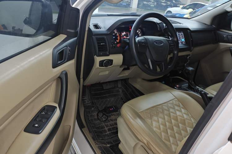 Used Ford Everest 2020 2.3T Gasoline Automatic 4x4 Elite Edition 5 Seats Interior 3