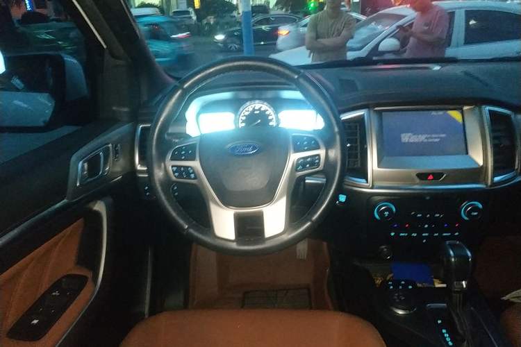 Used Ford Everest 2020 2.3T Gasoline Automatic 4WD Luxury Edition 5 Seats Steering Wheel