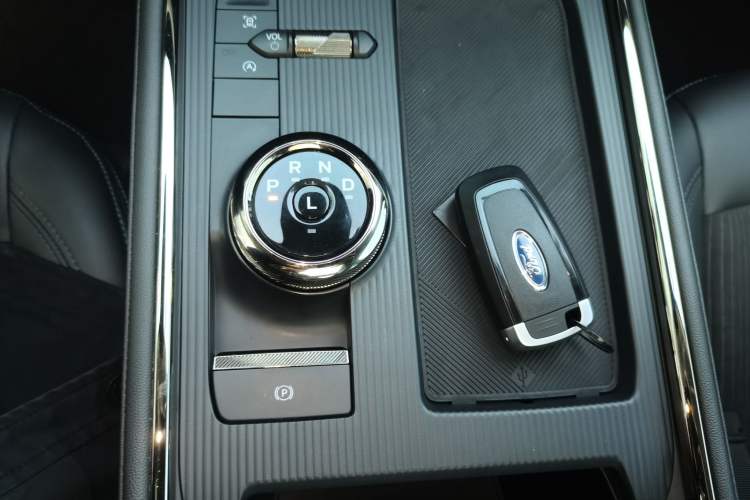 Used Ford EVOS 2022 EcoBoost 245 Style Edition Gear Lever
