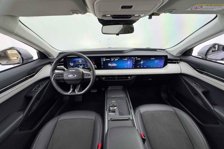Used Ford EVOS 2022 EcoBoost 245 Style Edition Interior 8
