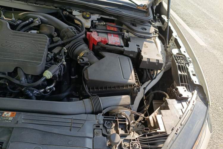 Used Ford EVOS 2022 EcoBoost 245 ST-Line Engine Bay Left