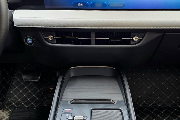 Used Ford EVOS 2022 EcoBoost 245 Style Edition Audio And AC Panel