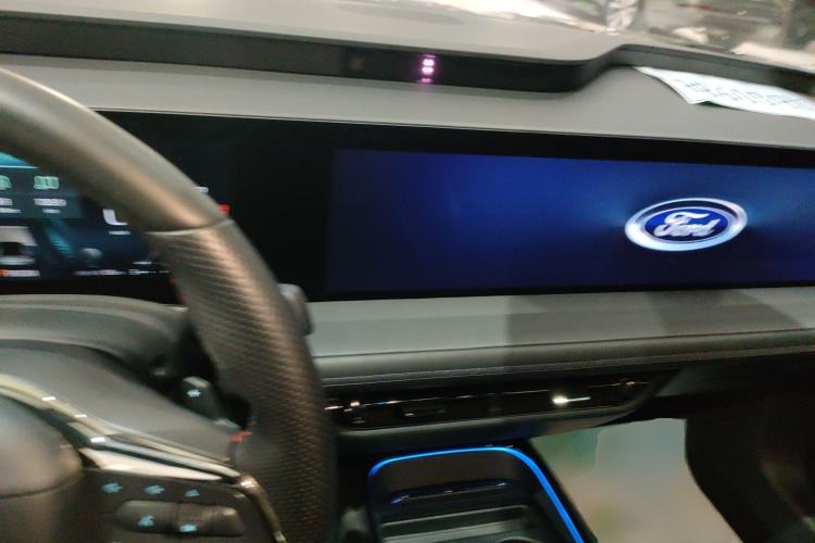 Used Ford EVOS 2022 Facelift EcoBoost 245 ST-Line Center Console