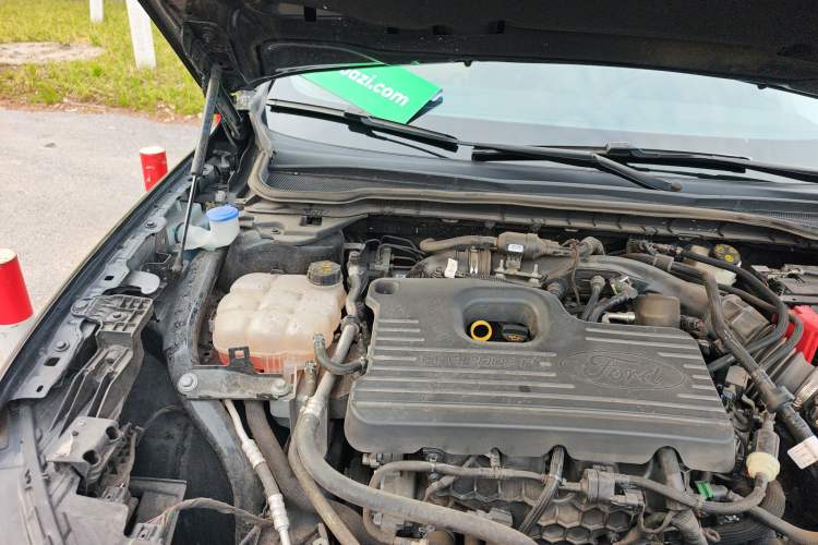 Used Ford EVOS 2022 EcoBoost 245 Style Edition Engine Bay Right