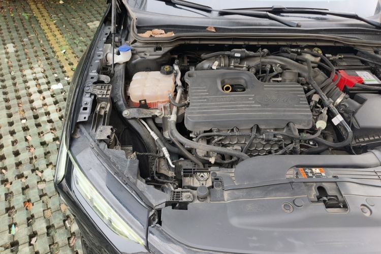 Used Ford EVOS 2022 EcoBoost 245 Style Edition Engine Bay Right