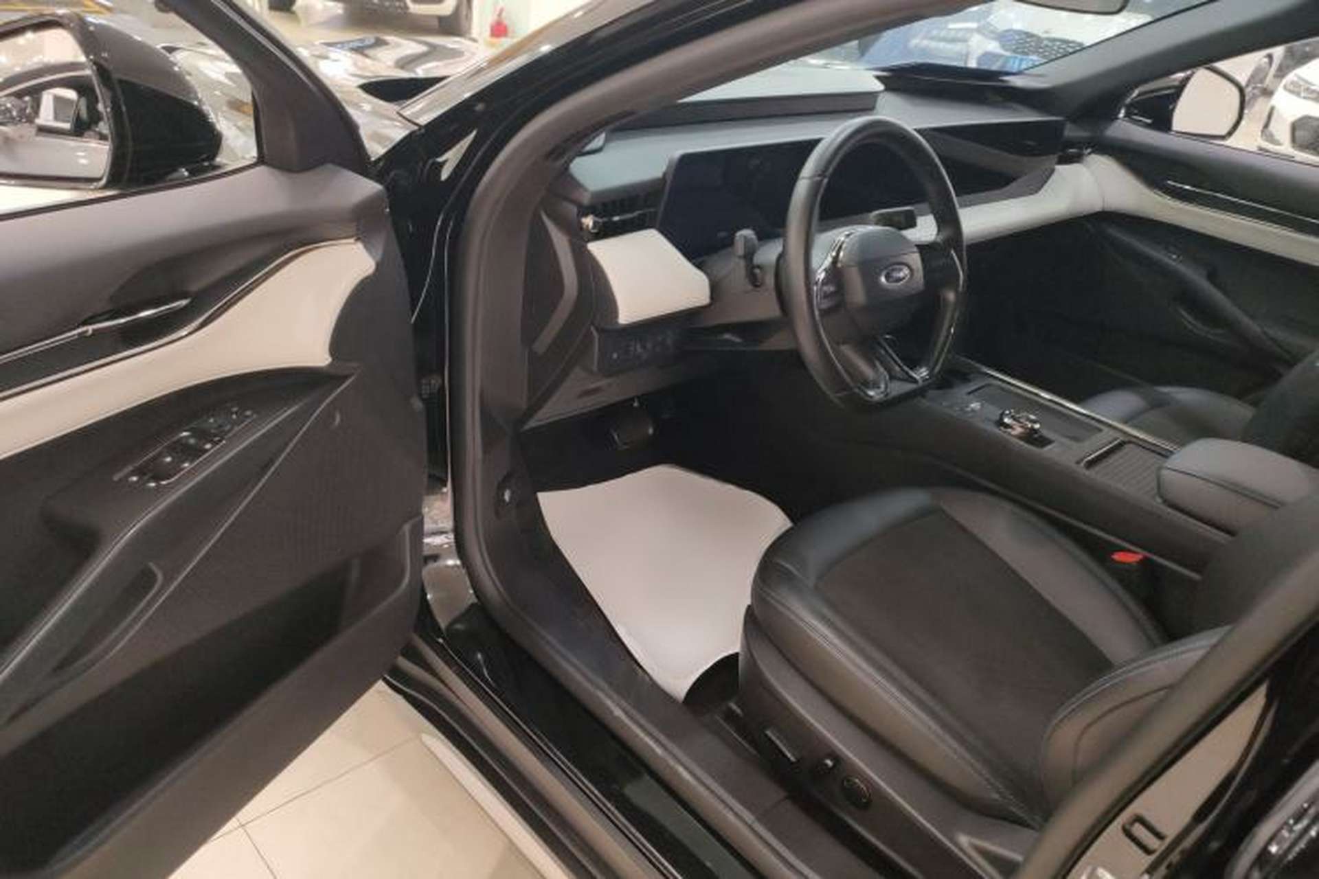 Used Ford EVOS 2022 EcoBoost 245 Style Edition Interior 3