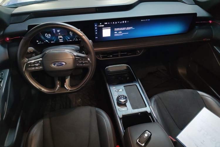 Used Ford EVOS 2022 EcoBoost 245 ST-Line Center Console