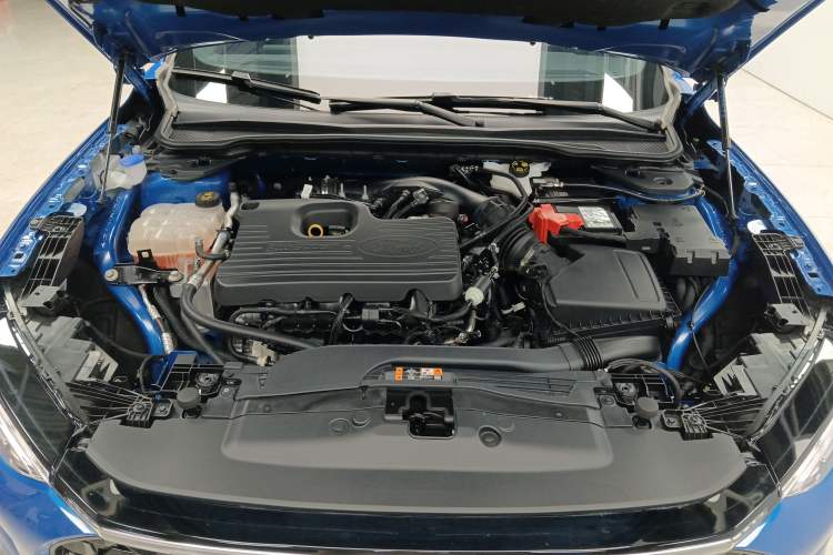 Used Ford EVOS 2022 EcoBoost 245 ST-Line Engine Bay