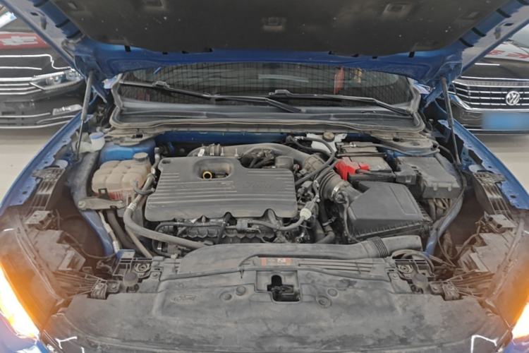 Used Ford EVOS 2022 EcoBoost 245 ST-Line Engine Bay