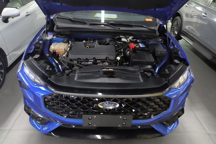 Used Ford EVOS 2022 EcoBoost 245 ST-Line Engine Bay