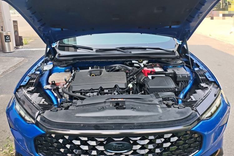 Used Ford EVOS 2022 EcoBoost 245 ST-Line Engine Bay