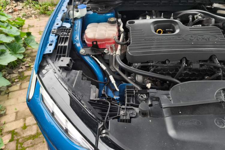 Used Ford EVOS 2022 EcoBoost 245 ST-Line Engine Bay Right
