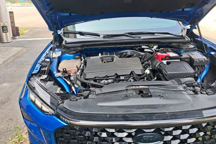 Used Ford EVOS 2022 EcoBoost 245 ST-Line Engine Bay Right