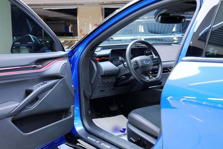 Used Ford EVOS 2022 EcoBoost 245 Sport Edition Interior 1