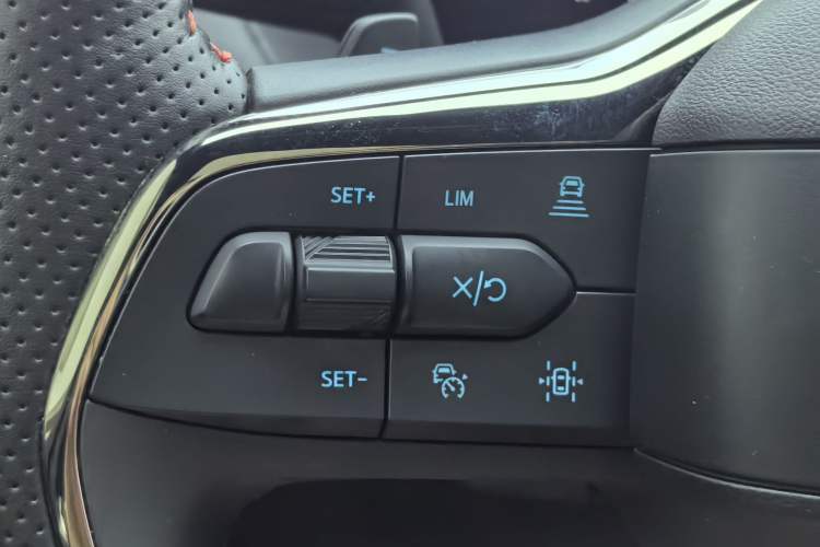 Used Ford EVOS 2022 EcoBoost 245 Sport Edition Interior 10