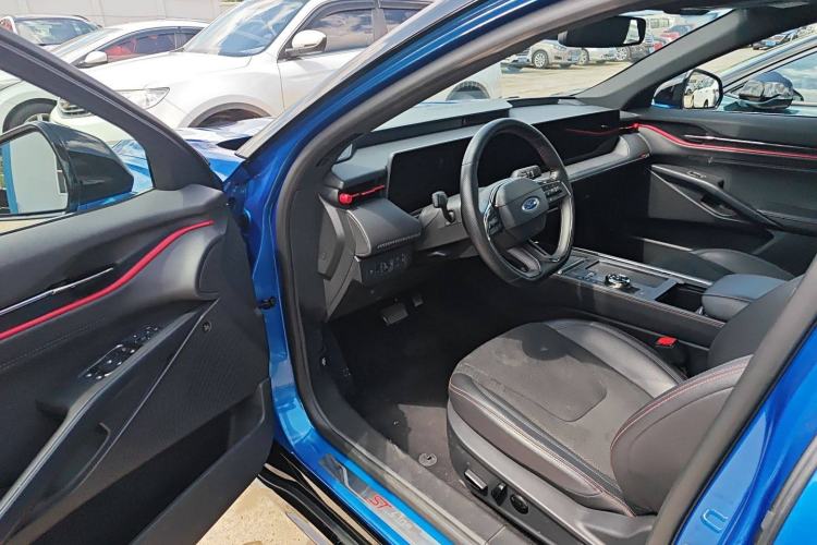Used Ford EVOS 2022 EcoBoost 245 ST-Line Interior 2