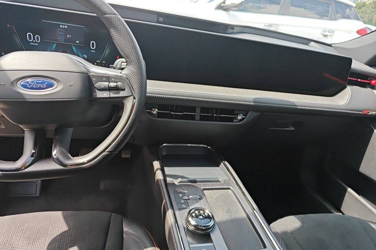 Used Ford EVOS 2022 EcoBoost 245 ST-Line Interior 3