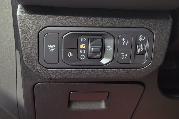 Used Ford EVOS 2022 EcoBoost 245 Sport Edition Interior 9