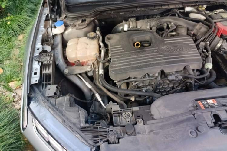 Used Ford EVOS 2022 EcoBoost 245 ST-Line Engine Bay Right