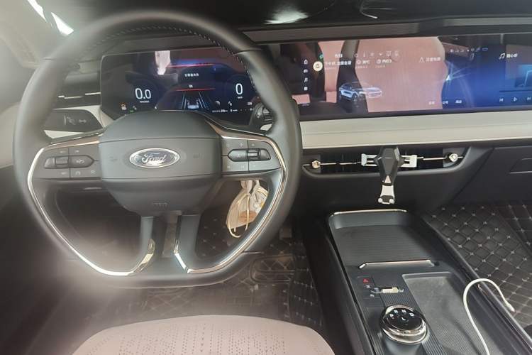 Used Ford EVOS 2022 EcoBoost 245 Style Edition Center Console