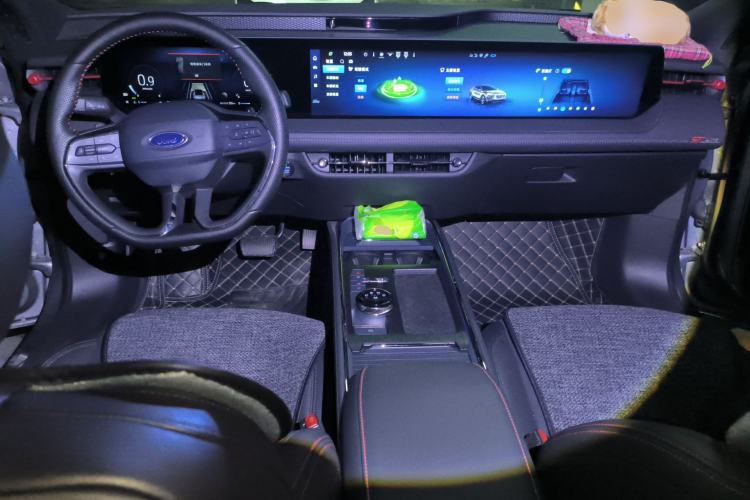 Used Ford EVOS 2022 EcoBoost 245 Sport Edition Center Console