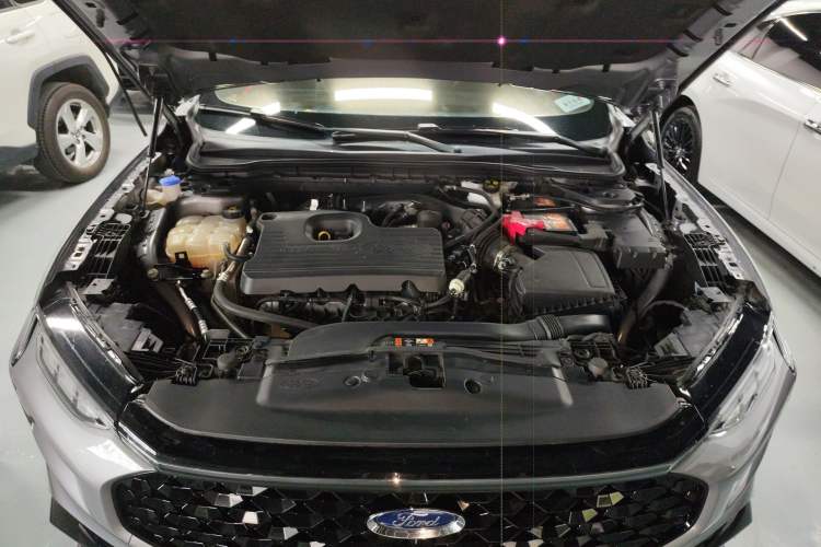 Used Ford EVOS 2022 EcoBoost 245 ST-Line Engine Bay