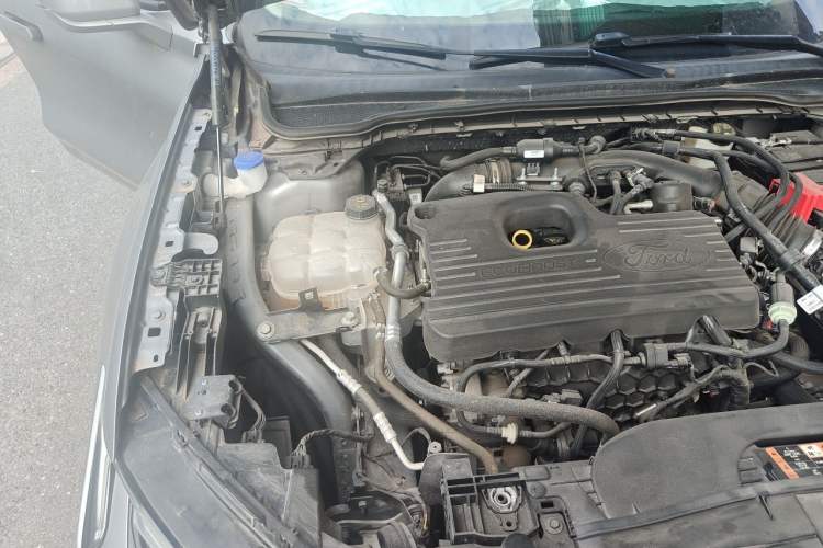Used Ford EVOS 2022 EcoBoost 245 Style Edition Engine Bay Right