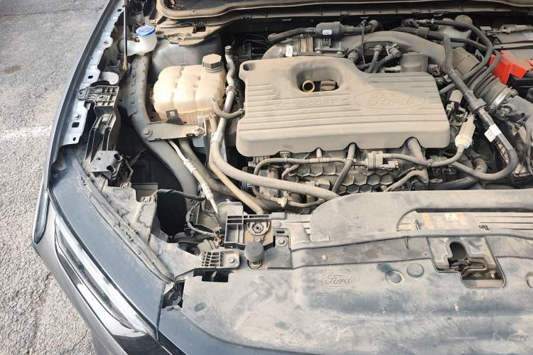 Used Ford EVOS 2022 EcoBoost 245 Style Edition Engine Bay Right