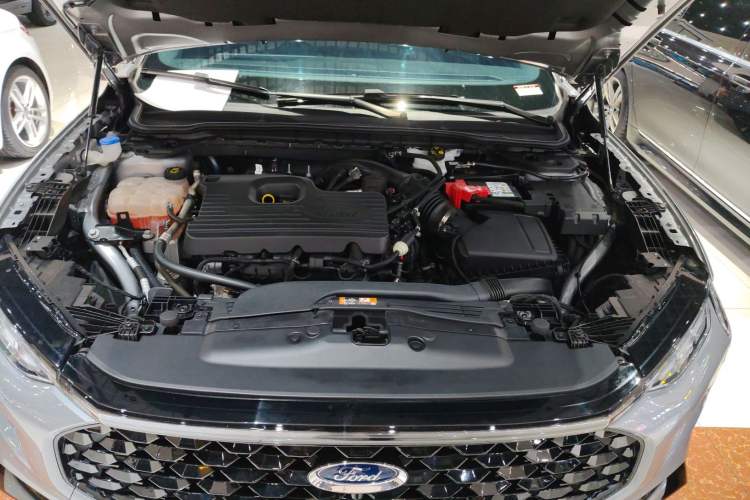 Used Ford EVOS 2022 EcoBoost 245 ST-Line Engine Bay