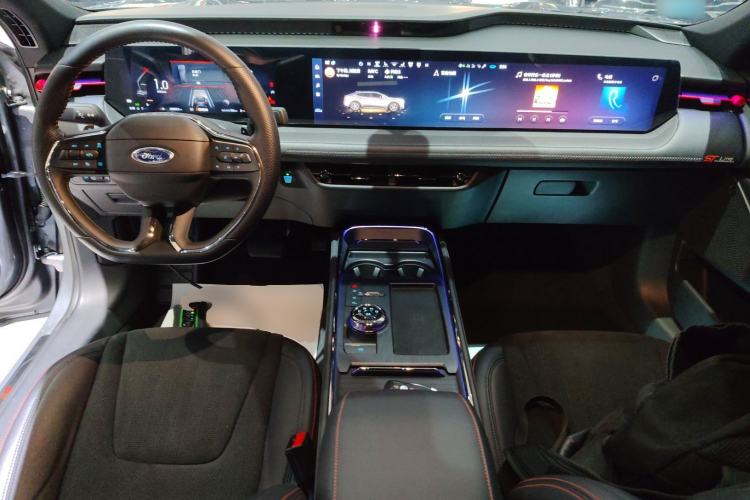Used Ford EVOS 2022 EcoBoost 245 ST-Line Interior 2
