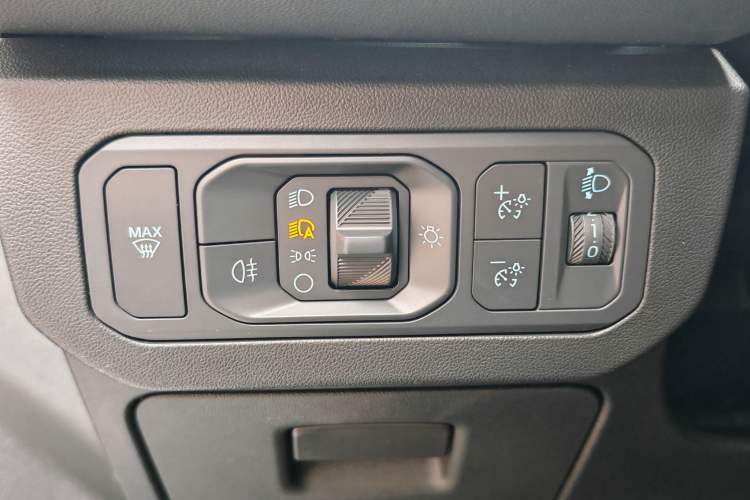 Used Ford EVOS 2022 EcoBoost 245 Sport Edition Interior 4