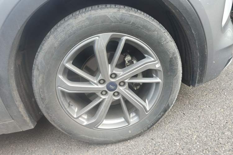 Used Ford EVOS 2022 EcoBoost 245 Style Edition Right Front Wheel Hub