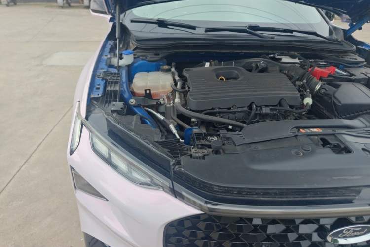 Used Ford EVOS 2022 EcoBoost 245 ST-Line Engine Bay Right