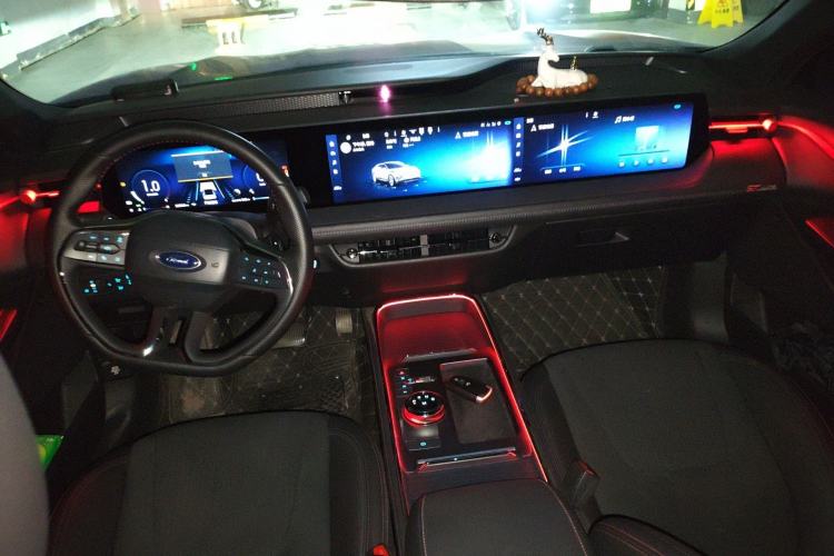 Used Ford EVOS 2022 EcoBoost 245 Sport Edition Center Console