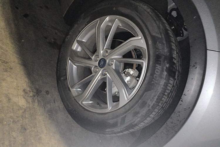 Used Ford EVOS 2022 EcoBoost 245 Style Edition Right Front Wheel Hub