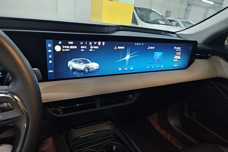 Used Ford EVOS 2022 EcoBoost 245 Style Edition Audio And AC Panel
