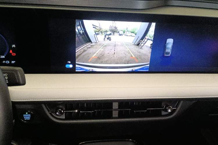 Used Ford EVOS 2022 EcoBoost 245 Style Edition Audio And AC Panel