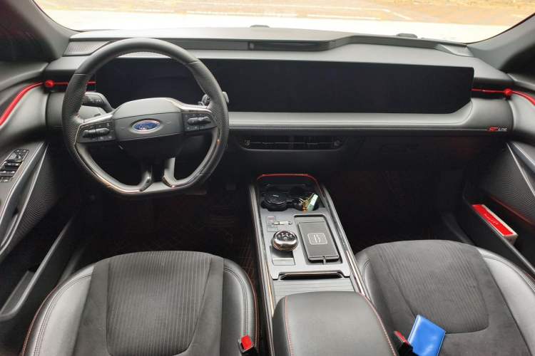 Used Ford EVOS 2022 EcoBoost 245 Sport Edition Center Console