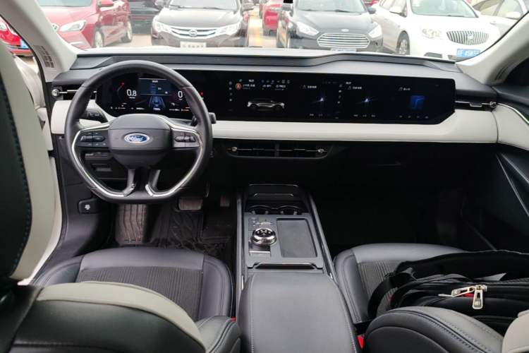 Used Ford EVOS 2022 EcoBoost 245 Style Edition Center Console