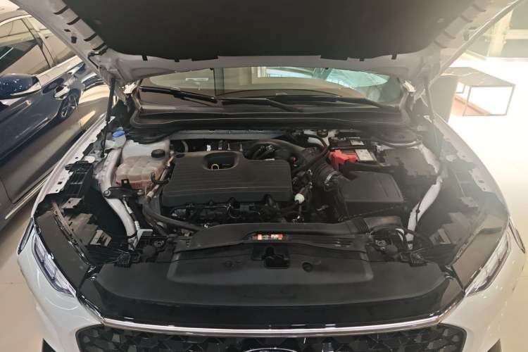 Used Ford EVOS 2022 Facelift EcoBoost 245 ST-Line Engine Bay