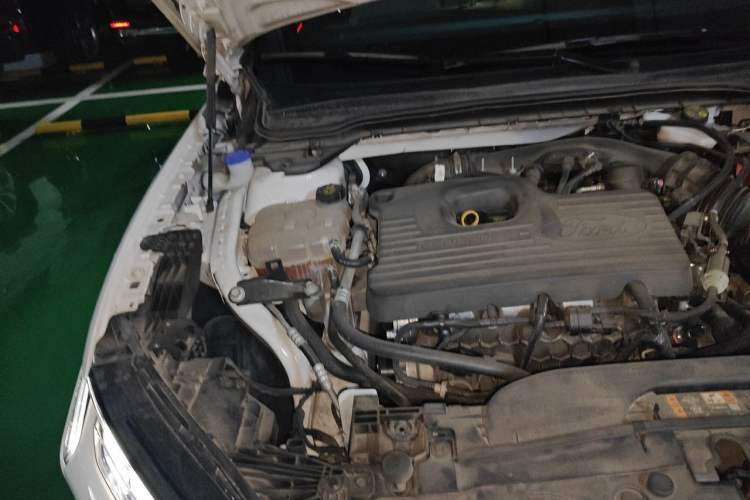 Used Ford EVOS 2022 EcoBoost 245 ST-Line Engine Bay Right