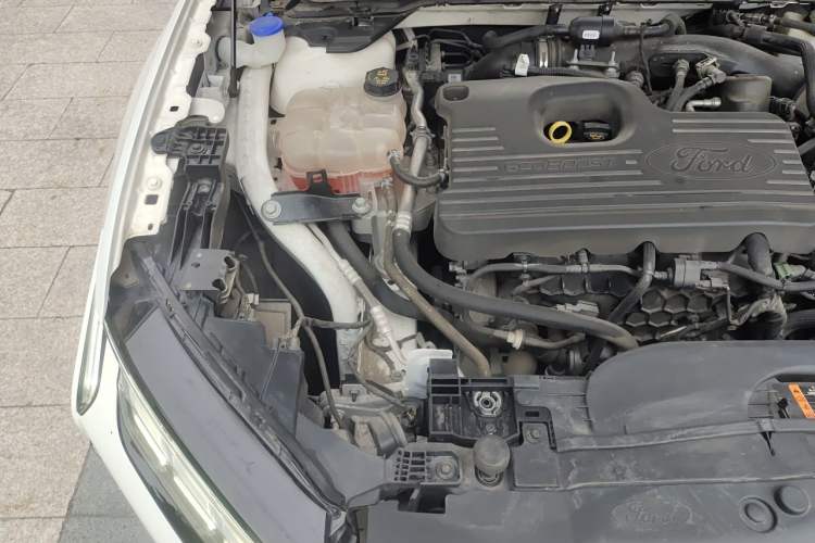 Used Ford EVOS 2022 EcoBoost 245 Style Edition Engine Bay Right
