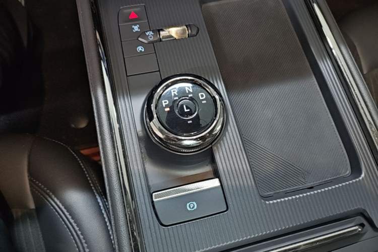Used Ford EVOS 2022 EcoBoost 245 Style Edition Gear Lever