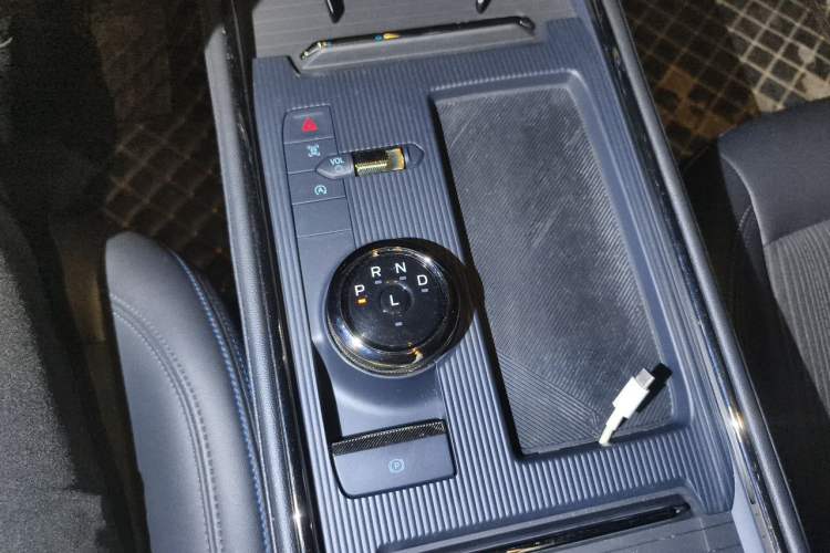 Used Ford EVOS 2022 EcoBoost 245 Style Edition Gear Lever