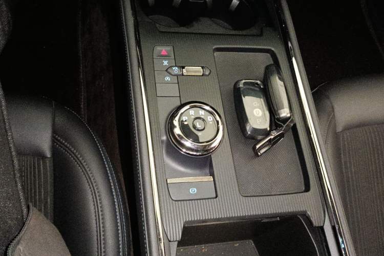 Used Ford EVOS 2022 EcoBoost 245 Style Edition Gear Lever